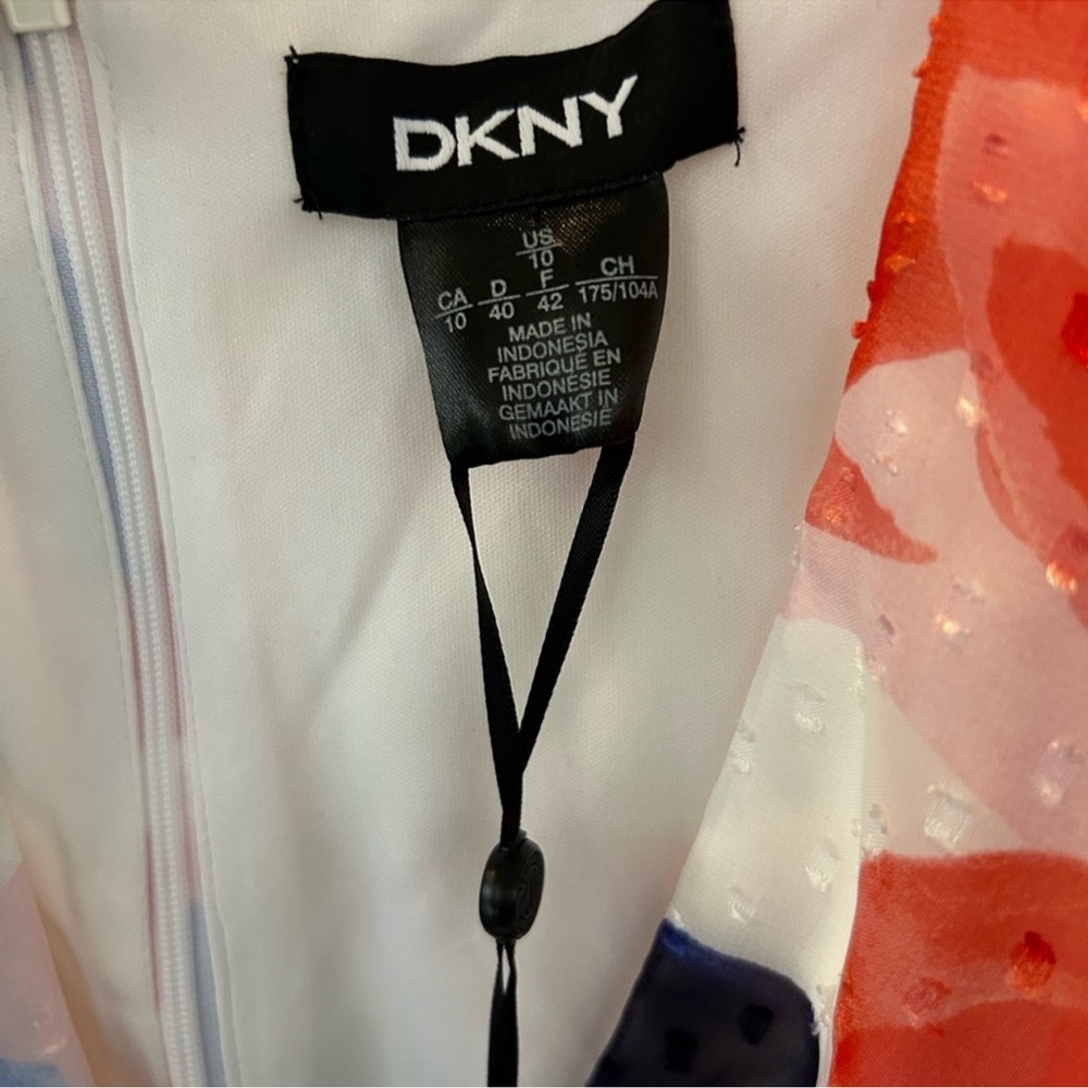 DKNY Floral Wrap Dress NWT Size 10 Chiffon Flutter Sleeve Tie Waist V-neck - Picture 4 of 7